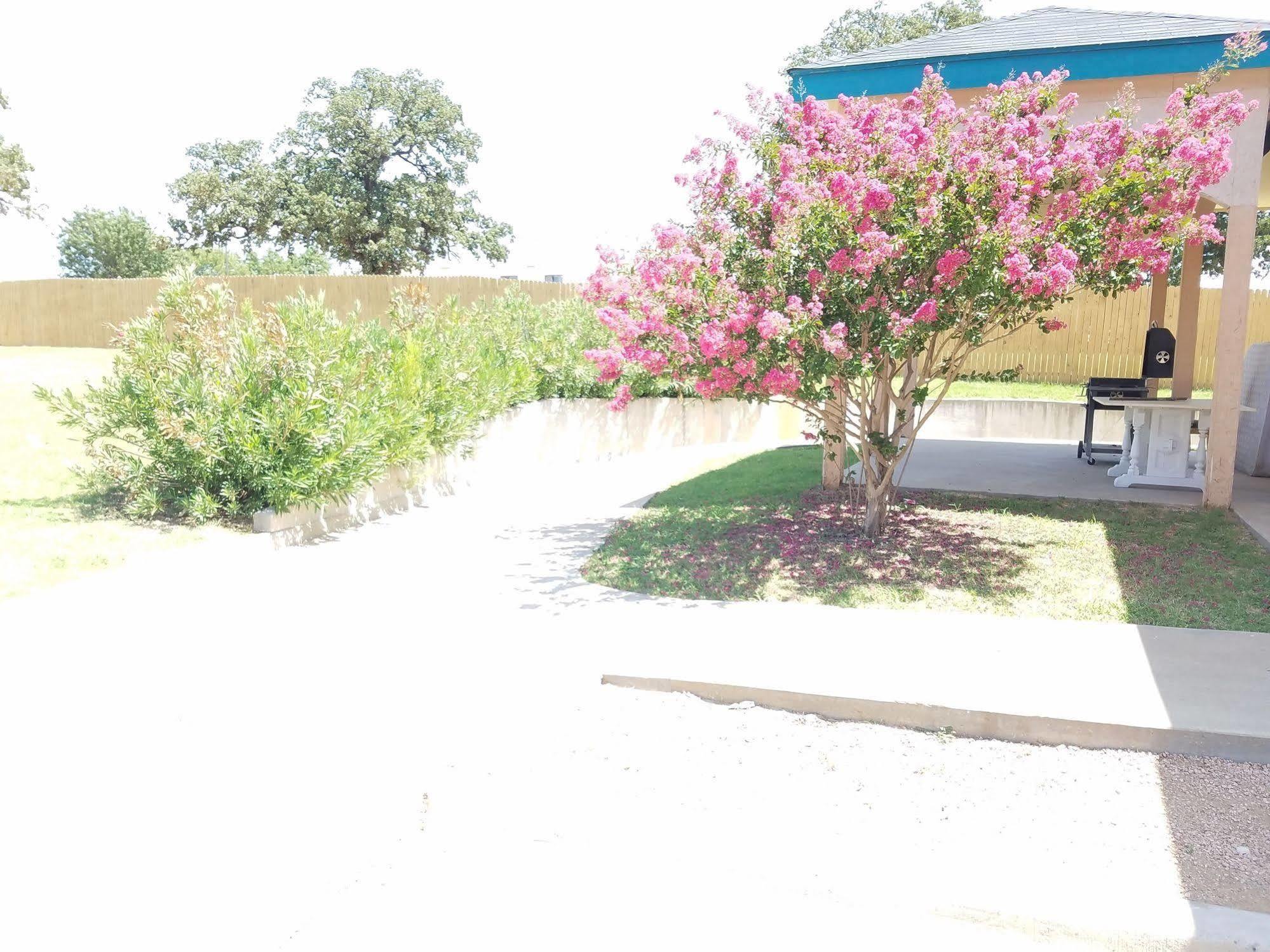 Quality One Motel Weatherford Exterior foto